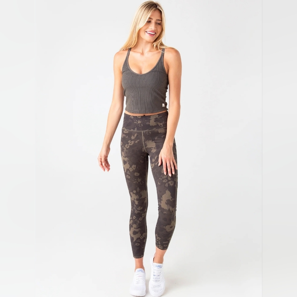 Vuori Full Length Stride Leggings In Sage Green Back Zip Pocket Athletic Gym